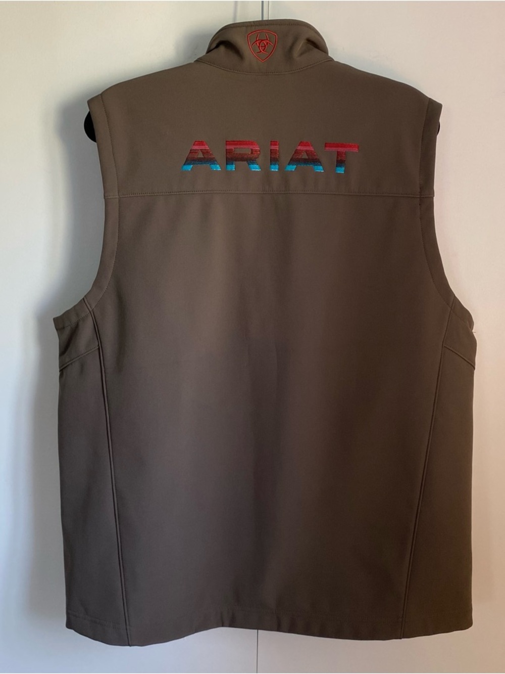 NWT Ariat Men’s Large Logo 2.0 Softshell Vest